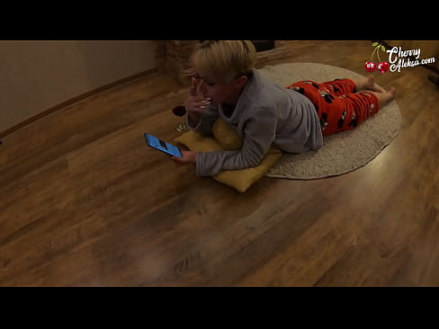 ❤️ בלונדינית מטורפת מוצצת זין ענק יונק ומקפיץ עליו - מין אנאלי ❤️❌ סלאוטים אצלנו ﹏