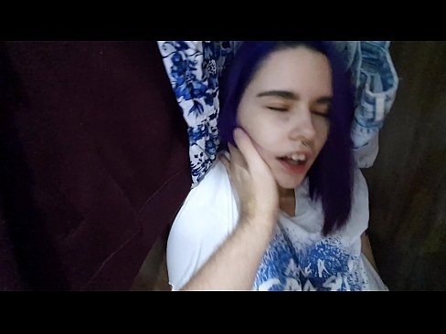 ❤️ מצאתי את אחותי בארון ועזרה לה לגמור ❤️❌ סלאוטים אצלנו ﹏